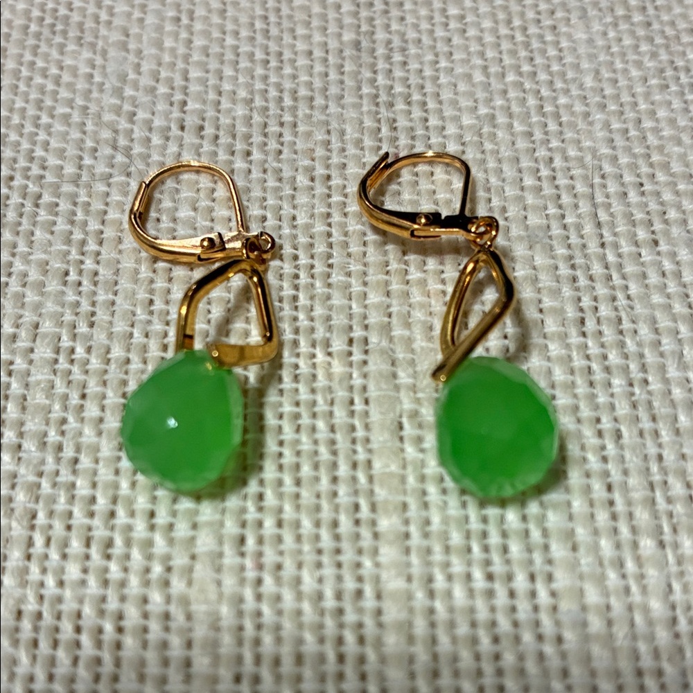 Elegant Green faceted quartz and Gold Drop gemstone Earrings
